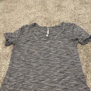 Stylish Heathered Gray V-Neck Women's Tee
